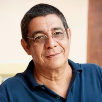 ZECA PAGODINHO TESTA POSITIVO PARA COVID-19 PELA SEGUNDA VEZ