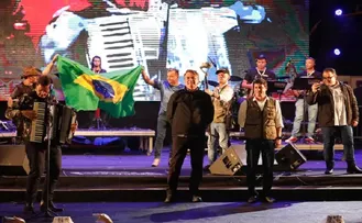 BOLSONARO É VAIADO EM PALCO NO SÃO JOÃO DO NORDESTE