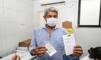 EM SALVADOR, JERÔNIMO TOMA 4ª DOSE DA VACINA CONTRA COVID-19