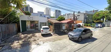 CLIENTES SÃO ASSALTADOS DENTRO DE RESTAURANTE NA PITUBA