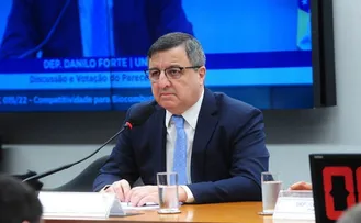 COMISSÃO DA CÂMARA APROVA TEXTO-BASE DA 'PEC KAMIKAZE'