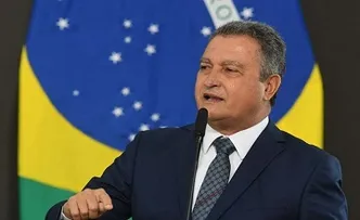 RUI ASSINA EXONERAÇÃO DE CARGOS NO GOVERNO FEDERAL; VEJA