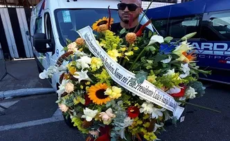 ADEUS REI: LULA MANDA COROA DE FLORES E VAI PARA SANTOS NA TERÇA