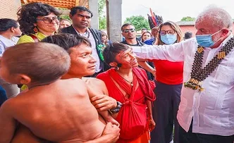 INDÍGENA IANOMÂMI APÓS GRAVE SITUAÇÃO DE DESNUTRIÇÃO