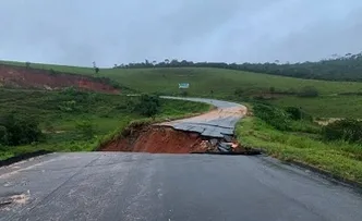 POR CONTA DAS CHUVAS, TRECHO DA BR-101 SEGUE INTERDITADA