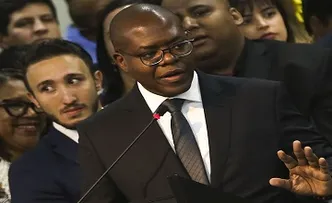 EM DISCURSO HISTÓRICO, SILVIO ALMEIDA VALORIZA AS MINORIAS