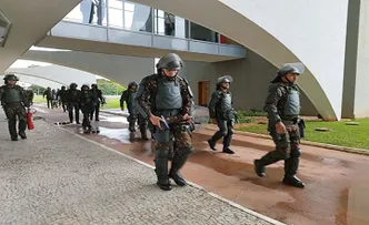 EXÉRCITO BRASILEIRO ACAMPA NO PLANALTO, EM BRASÍLIA