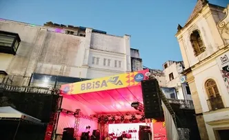 PALCO BRISA É ABERTO PARA ANIMAR O FOLIÃO DO CENTRO
