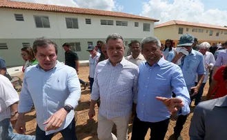 JERÔNIMO RODRIGUES E MINISTRO RUI COSTA VISITAM OBRAS DO MINHA CASA MINHA VIDA EM SANTO AMARO