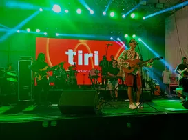 NA TERCEIRA NOITE DE CARNAVAL, TIRI SE APRESENTOU NO RIO VERMELHO 