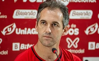 COM GRANDE DESAFIO PELA FRENTE, NOVO TÉCNICO DO VITÓRIA É APRESENTADO NO BARRADÃO
