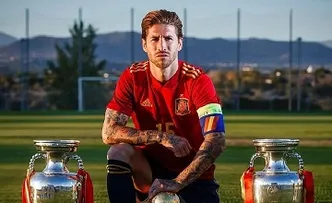 ZAGUEIRO DIZ QUE FOI FORÇADO A SE APOSENTAR DA SELEÇÃO DA ESPANHA