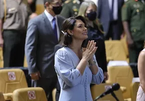 GOVERNO TENTOU TRAZER ILEGALMENTE JOIAS PARA MICHELLE