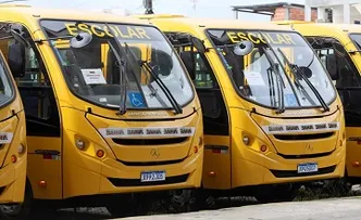 JERÔNIMO ENTREGA 80 ÔNIBUS ESCOLARES EM SALVADOR; VEJA