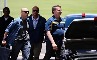 BOLSONARO VOLTA AO BRASIL E DIZ QUE NÃO FARÁ OPOSIÇÃO ALGUMA  