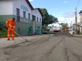 ITABUNA: PREFEITURA ATENDE AOS MORADORES E RECUPERA RUAS DO BAIRRO JARDIM GRAPIÚNA