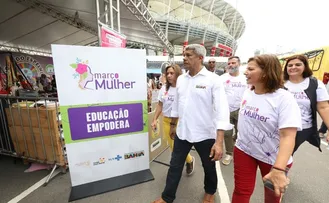 SEC FAZ BUSCA ATIVA POR ESTUDANTES EM AÇÃO NA ARENA FONTE NOVA E SECRETÁRIA ADÉLIA DESTACA PAPEL DA MULHER NA EDUCAÇÃO