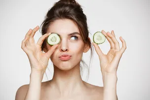 ALIMENTAÇÃO SAUDÁVEL PODE CONTROLAR ACNES