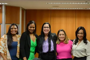 VEREADORAS PEDEM O DIREITO DA MULHER EXERCER O SEU TRABALHO