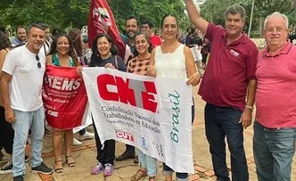 PROFISSIONAIS DA EDUCAÇÃO FAZEM PARALISAÇÃO NESTA QUARTA