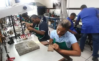 SEI APONTA QUE MÃO DE OBRA FEMININA MELHOROU PARTICIPAÇÃO NO MERCADO BAIANO EM 2022