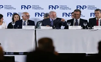 LULA AFIRMA: "PREFIRO O POLÍTICO COMPETENTE DO QUE UM TÉCNICO"