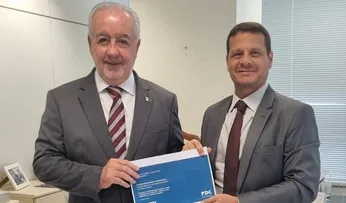 EM BRASÍLIA, SECRETÁRIO DE PLANEJAMENTO ENTREGA PLANO FERROVIÁRIO DA BAHIA AO GOVERNO FEDERAL