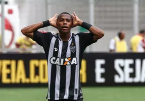 EX-JOGADOR ROBINHO ENTREGA PASSAPORTE AO STJ