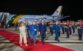VIAGEM A CHINA: LULA VAI BUSCAR ESTREITAR RELAÇÕES COMERCIAIS E MELHORAR A IMAGEM EXTERNA DO PAÍS