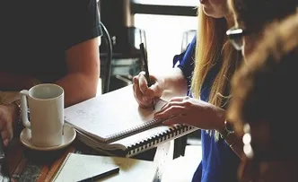 ESTUDO REVELA QUE "GERAÇÃO Z" É A MAIS INFELIZ NO TRABALHO; CONFIRA