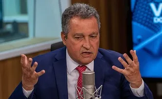 RUI ASSINA RESOLUÇÃO QUE PEDE O FIM DA PRIVATIZAÇÃO DOS CORREIOS