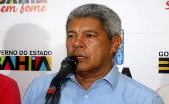 AO LADO DO MINISTRO DA INTEGRAÇÃO, JERÔNIMO ANUNCIA CONSTRUÇÃO DE NOVAS CASAS NO SUL DA BAHIA