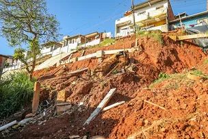 ILHÉUS: CHUVA AFETA OBRAS EM ENCOSTA NO SOCORRO  