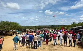 OCUPAÇÃO DO MST É DESPEJADA DE FAZENDA DA FERBASA, NA CHAPADA