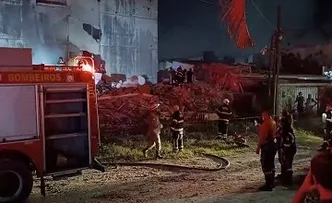 PRÉDIO DESABA EM PERNAMBUCO; BOMBEIROS SEGUEM NO RESGATE