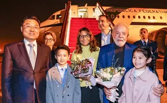 LULA DESEMBARCA NA CHINA PARA VISITA OFICIAL