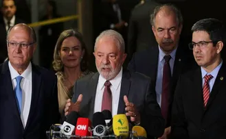 LULA RETIRA AUMENTO REAL DO MÍNIMO E REAJUSTE DO BOLSA FAMÍLIA DE NEGOCIAÇÃO SOBRE O ARCABOUÇO FISCAL