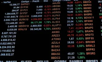 DÓLAR CAI E ATINGE O MENOR PATAMAR EM UM ANO