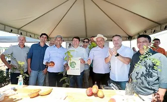 JERÔNIMO E RUI PARTICIPAM DA EXPOCOCOS E REALIZAM ENTREGA DE OBRAS