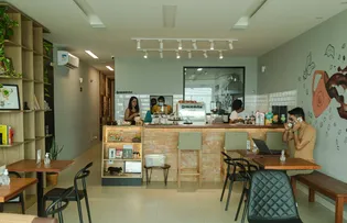 PRETA CAT CAFÉ USA SELEÇÃO DE GRÃOS ESPECIAIS EM SUA CAFETERIA NO RIO VERMELHO