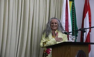 IMORTAL: BETHÂNIA TOMA POSSE NA ACADEMIA DE LETRAS DA BAHIA