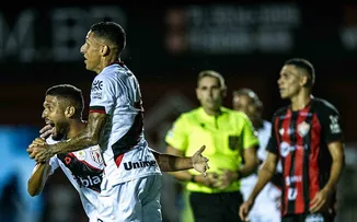 VITÓRIA VACILA E PERDE PRIMEIRA NA SÉRIE B. 3X2 PARA O ATLÉTICO (GO)