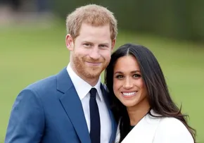 MEGHAN E HARRY CONFIRMAM PERSEGUIÇÃO POR PAPARAZZI E CRITICAM IMPRENSA