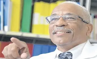 UFBA ELEGE PRIMEIRO PROFESSOR NEGRO COMO DIRETOR DE MEDICINA