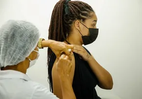 PREFEITURA DE SALVADOR SEGUE VACINAÇÃO CONTRA COVID-19 E GRIPE NESTA SEGUNDA (12)