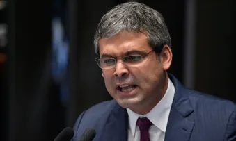 DEPUTADO PEDE EXONERAÇÃO DE CAMPOS NETO AO CONSELHO MONETÁRIO NACIONAL