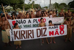 INDÍGENAS BAIANOS PROTESTAM NA AV. PARALELA; VEJA