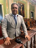 LEANDRO GUERRILHA DEFENDE REVISÃO DE DECRETO QUE PROÍBE COMÉRCIO INFORMAL NAS COMUNIDADES
