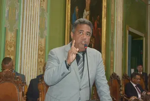 LEANDRO GUERRILHA COMEMORA APROVAÇÃO DE FRENTE PARLAMENTAR E PROIBIÇÃO DO COMÉRCIO INFORMAL NAS COMUNIDADES PODE SER REVISTO