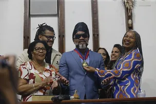CANTOR BAIANO É HOMENAGEADO NA AL-BA; CONFIRA COMO FOI A CERIMÔNIA
